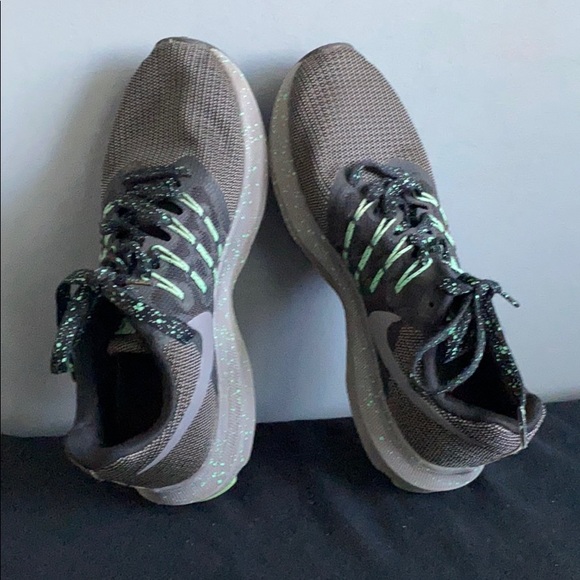 Nike - Picture 7 of 7